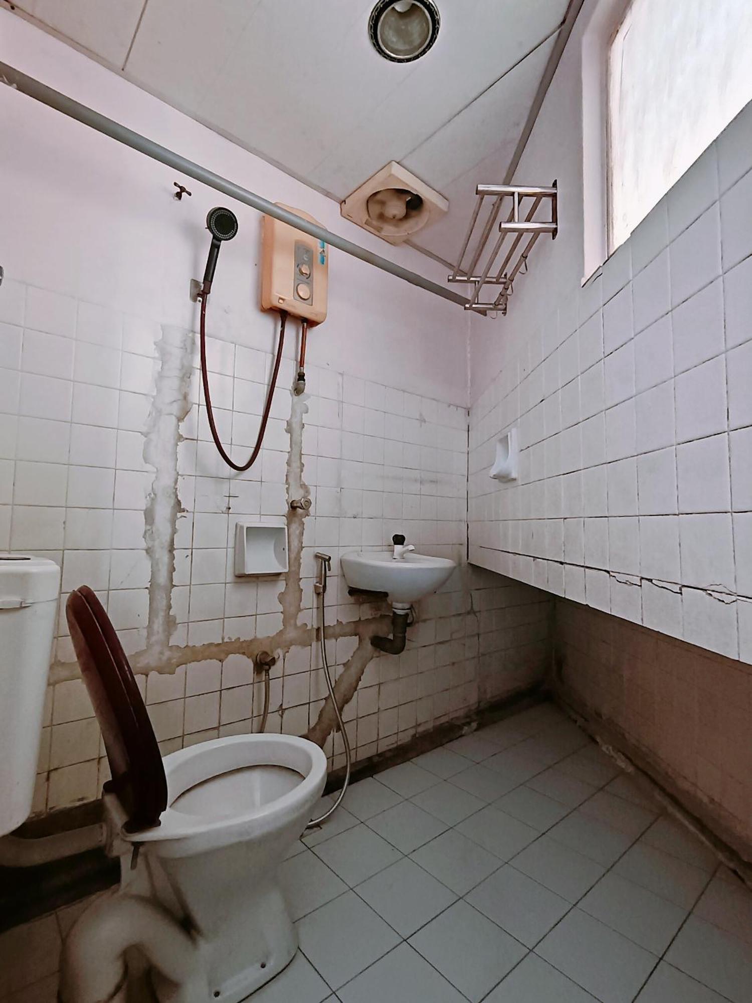 New Budget Inn Hotel Chukai Pokoj fotografie